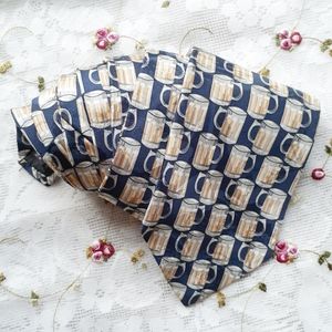 Museum Artifacts Neck Tie All Silk Beer Pint Glass